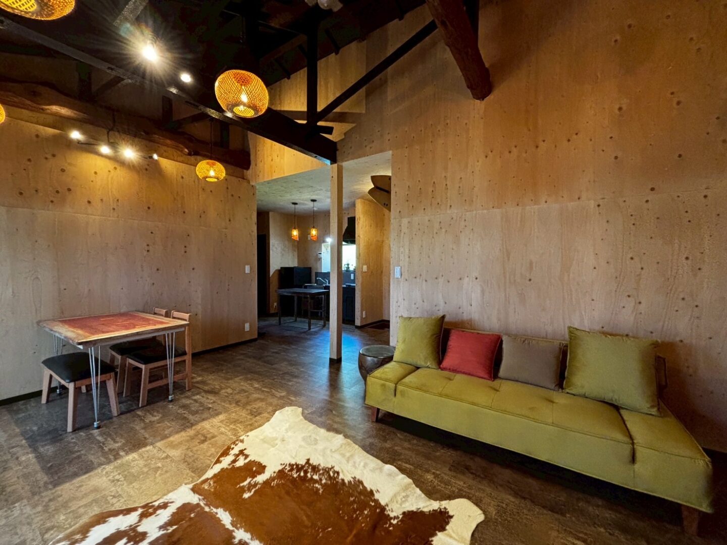 高知ペットと泊まれる宿｜villageリビングルーム｜B&M SURF＆CAFE＋LODGE