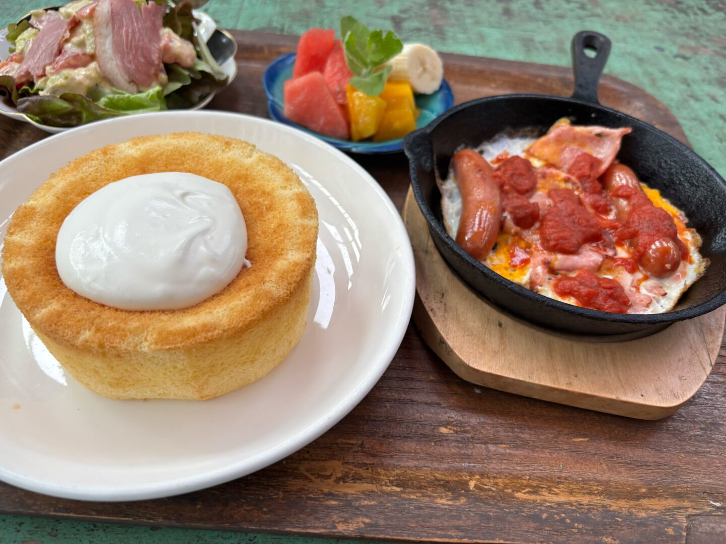 B&M Cafe | Fluffy Pancakes with Fresh Fruit|B&M SURF&CAFE+LODGE